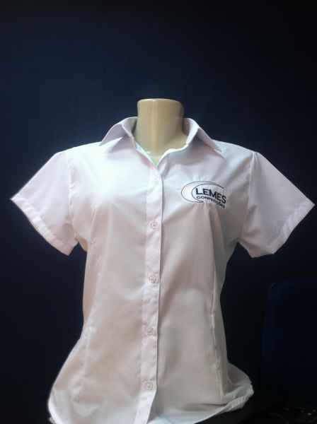 Camisete tradicional bordada branco G